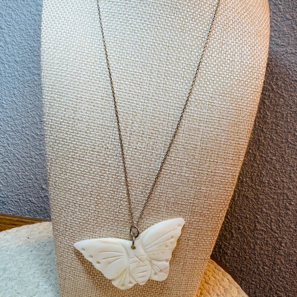 Sterling Silver Chain Shell Butterfly Necklace - Picture 1 of 6